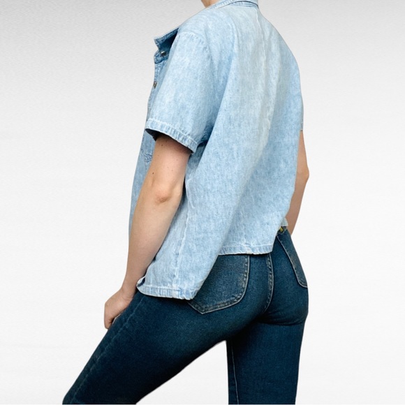 VINTAGE | 1990’s Light Wash Denim Preppy Casual Short Sleeve Button Down Shirt - Picture 4 of 12